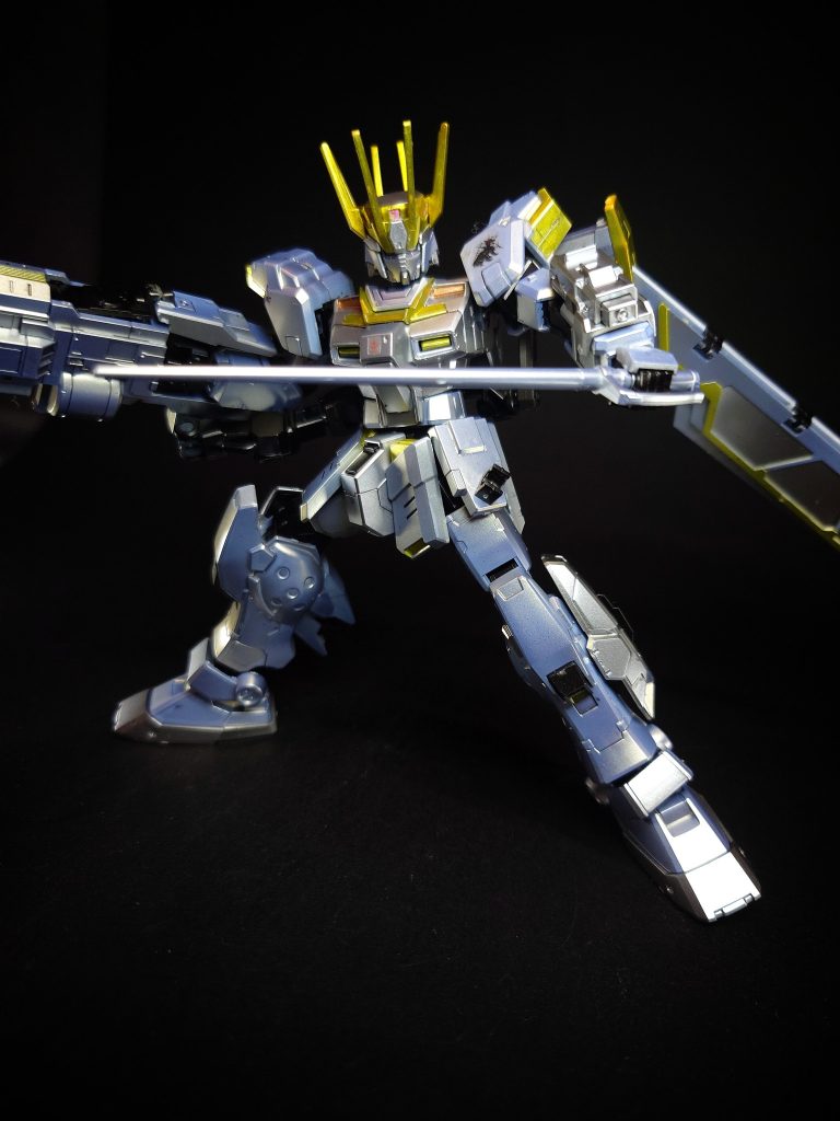 左腕グレネード・ランチャー左腕部に装備されている擲弾発射器。ブラックライダーも同様の武装を装備している。