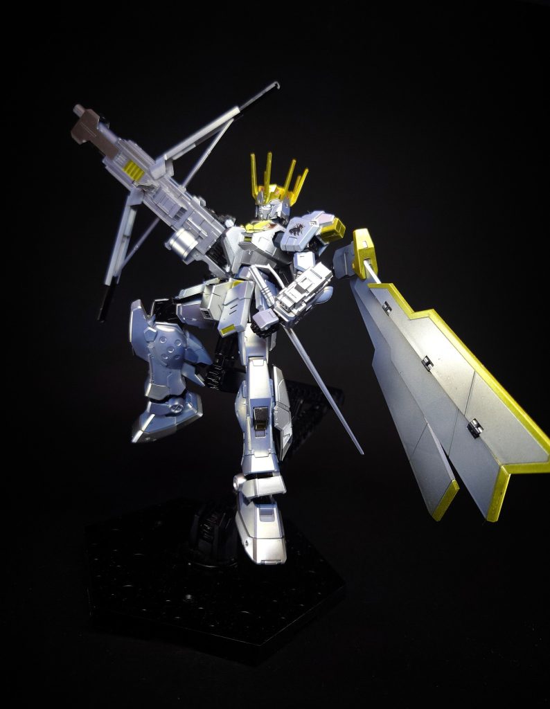 特殊機能 ZEUS頭部に搭載されている火器管制補助用の特殊システム。発動時には頭部のセンサーが赤に変わる。戦闘中の使用は1回きりであり、再発動は不可能。