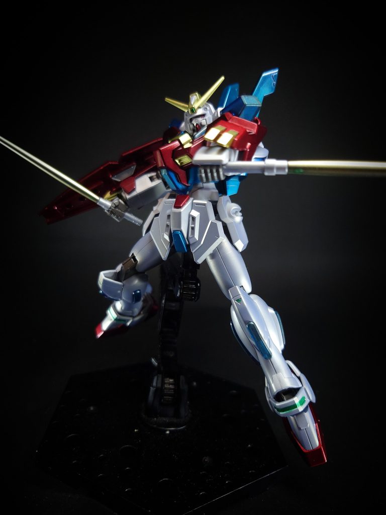 特殊機能    編集RGシステムプラフスキー粒子を使う事で機体性能を引き上げるシステム。「RG」は「Radial General Purpose（ラジアル ゼネラル パーパス）」の略称である。スタービルドストライクガンダムに搭載されていた物を発展させたシステムで、起動時には全身のクリアパーツがオレンジ色に発光し、機体性能が飛躍的に向上する。またクリアパーツからプラフスキーパワーゲートを形成することが可能となる。