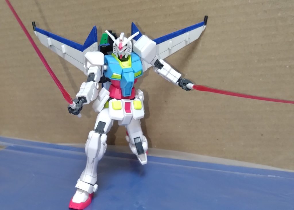 ビームサーベル×2RX-78-2と言えば、背面のランドセルに２基装備する格闘兵装。二刀流でも十分に戦えます。