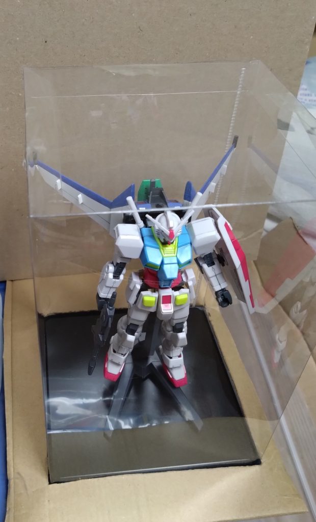 では、ケースに入れて父親にプレゼントしてきます。とは言っても、寝室に勝手に飾って気づくかどうかのドッキリをやった後、『父の日のプレゼントです』とサプライズをする予定です。また家には猫がいる為、倒れないよう対策する予定でいます。 現在、SEED系を中心に制作を考案中です。またもや自分が考えたオリジナル要素を加える予定ですのでお楽しみに。では、今回はここまで。次回も宜しくお願いします。