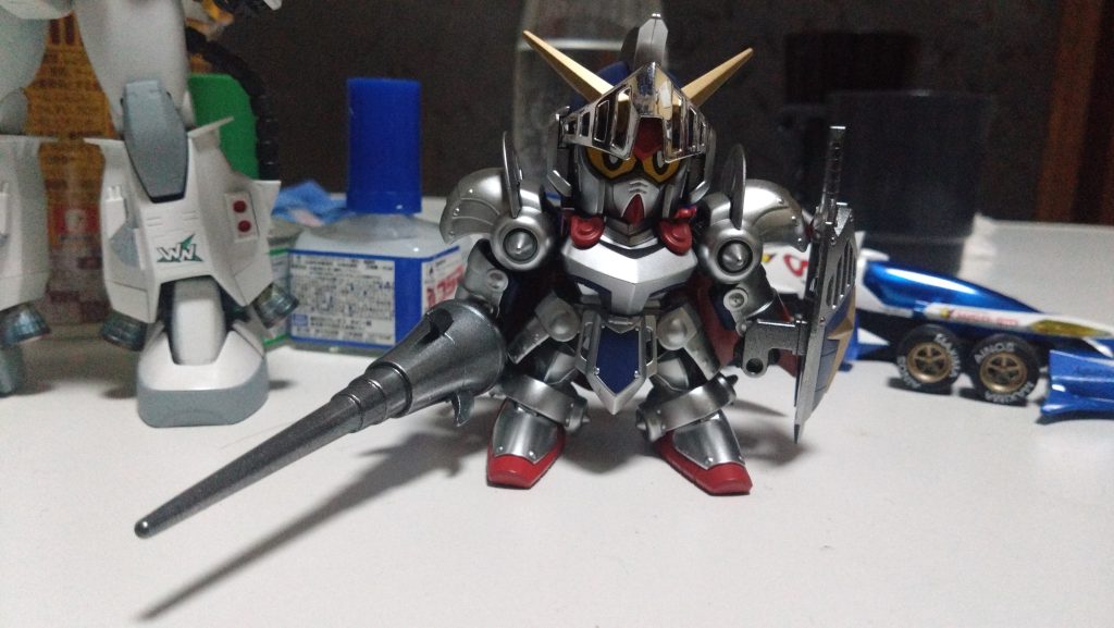 本来武器をシルバー塗装しようとしたら塗料足らず失敗………と思ったら思ったよりいい重装感が出ました♪