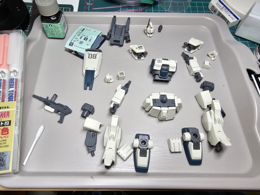 水性つや消しスプレーを吹いたらここからウェザリング主にウェザリングカラーを使いました