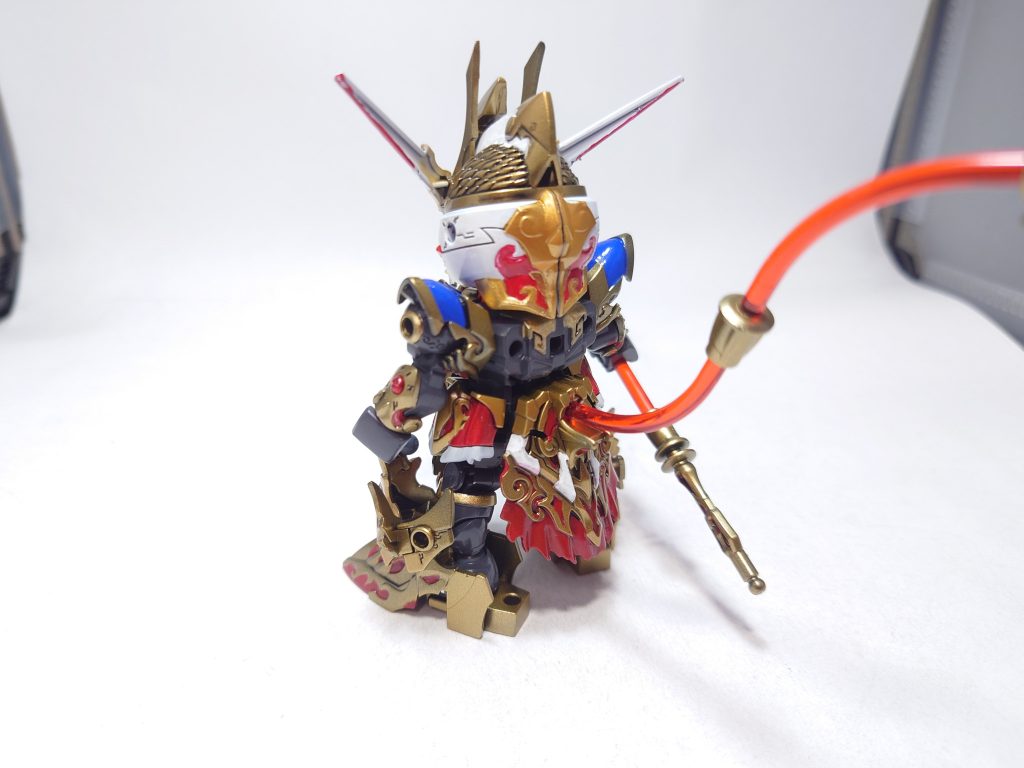 腕に３ミリ穴が空いてるのが目立ってんでクリアのランナーを突っ込んで宝玉がハマってる感じにやってみました