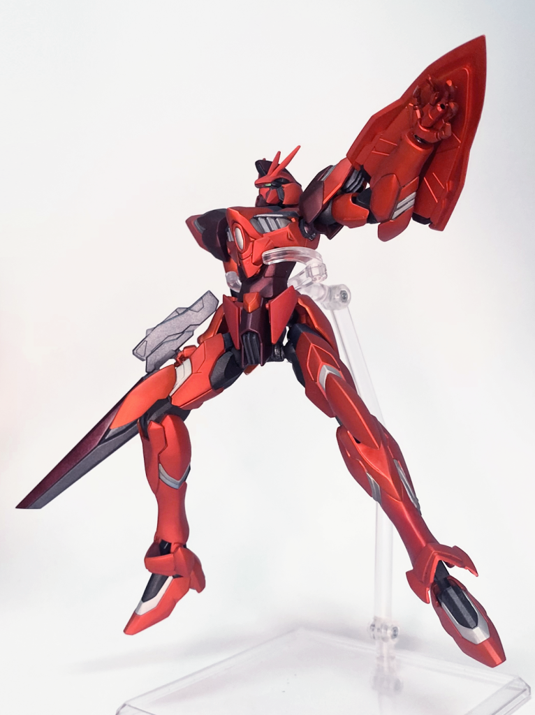 レッド部とダークレッド部はスターブライトゴールドとスターブライトアイアンで色分けした後にクリアルージュでまとめてキャンディ塗装し、その後つや消しを吹いて光沢を調整しました。