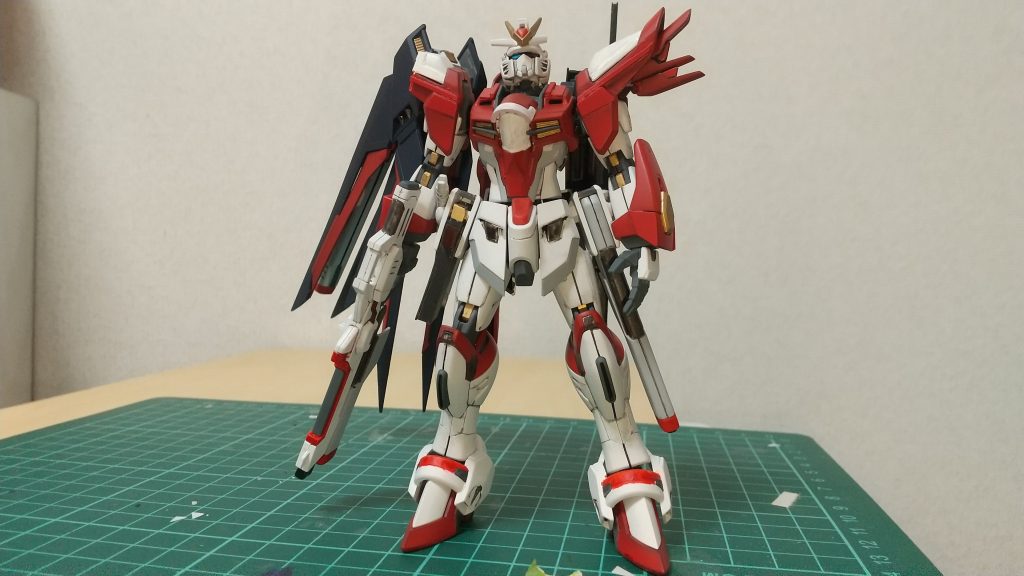 映画では右腕、右ヴァイパー３レールガン、左ウイング、シールドブーメラン、左ビームサーベル、頭部アンテナ、左カメラアイが劇中かなり欠損or破壊されていたためなるべく使わないor少し改造しました。ビームライフルは…フェニーチェでもライフルはそのまんまだったしいいかなって…破壊されてましたがそのまま使用します。