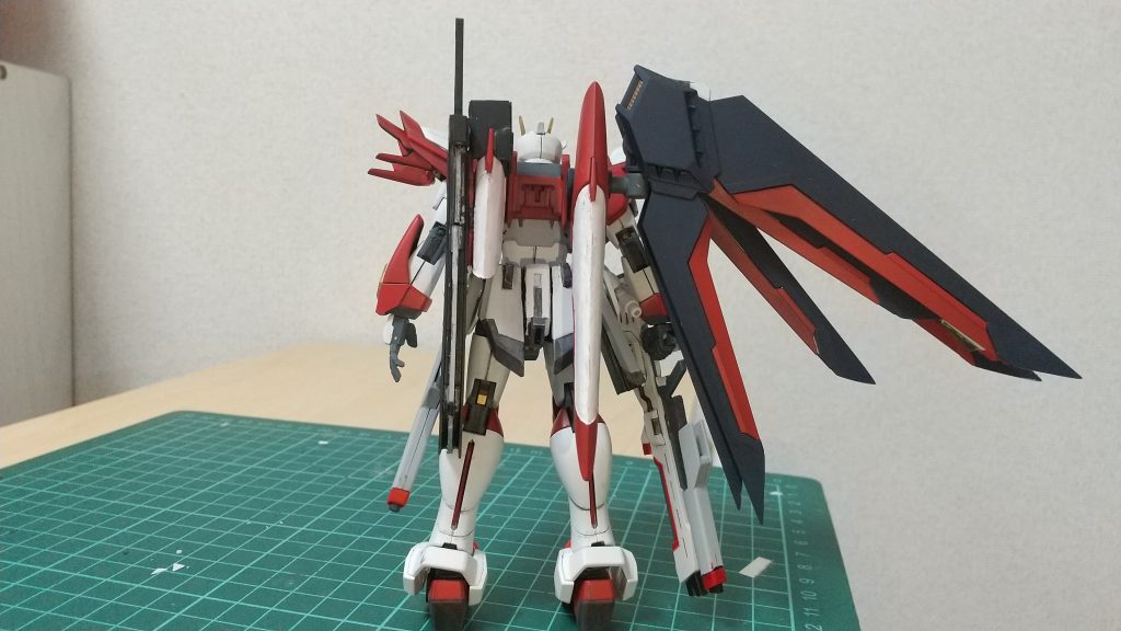 後ろからです。アンバランスな改造のため変形機構はオミットされている。