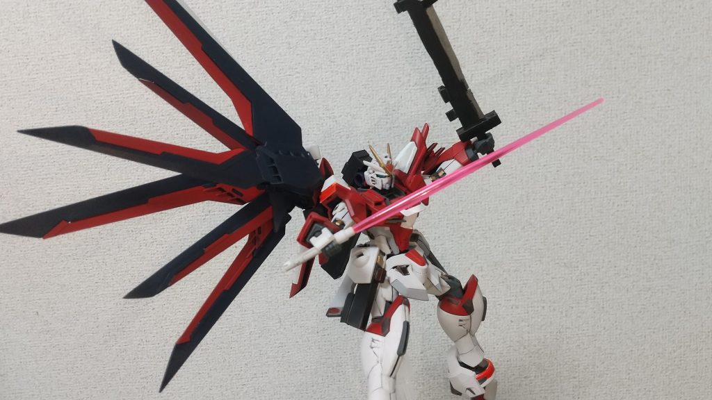 ビームサーベルと「日輪」を装備する事でビーム、物理どちらかの耐性があっても対処可能となっている。