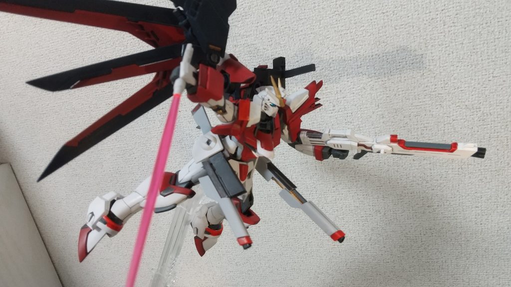 ライフル下部に取り付けられていたレールガンは腰にも付けることが可能