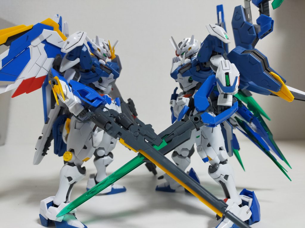 前回のhttps://gumpla.jp/hg/194131 エアリアルと並んで。W系列とOO系列の対比がすごく好きです。剣と銃で重なってるのは自分でもびっくり。脳汁出ます。 今回もご観覧いただきありがとうございました!今回で恐らく改修型の投稿は(家に入荷しない限り)一旦終了です!2体をこれ以上分解するのはムズいっすw!完成されすぎてる気がする!それではまた今度!よろしくお願いします!