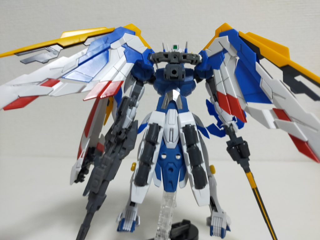 背面です!ビットシールドはわかりやすいように一旦外しています。背面腰部にはカートリッジ兼シールドを装着させております。