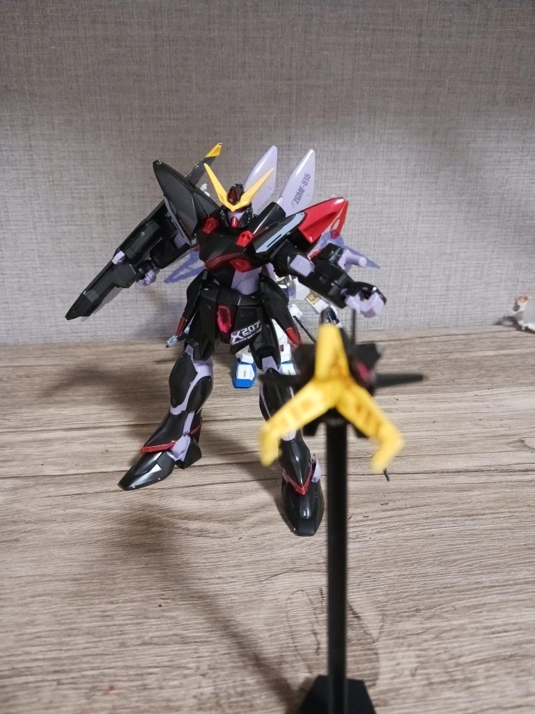 左の武器は展開可能です専用のスタンドとリードが付属してます