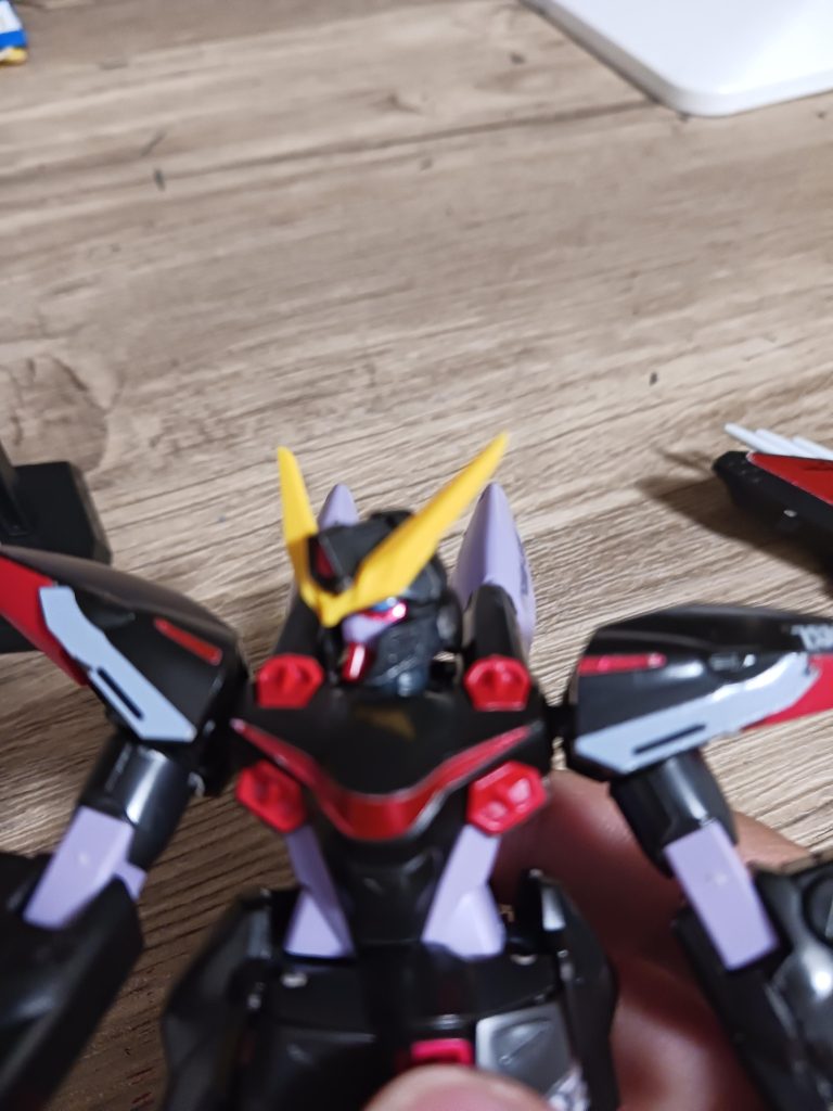 首は襟が邪魔であまり曲がりません