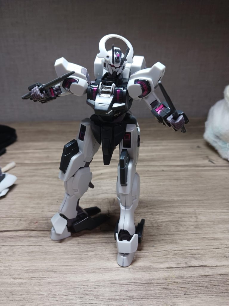 今回はガーディアンは割愛させていただきますまず格闘戦武器はアーマーシュナイダーそして