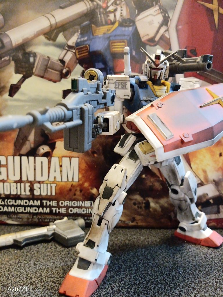 前期型にしました。後期型は、ファーストガンダムに似ていたので、やっぱり武器つけててカッケェなと思ったので前期型にしました。