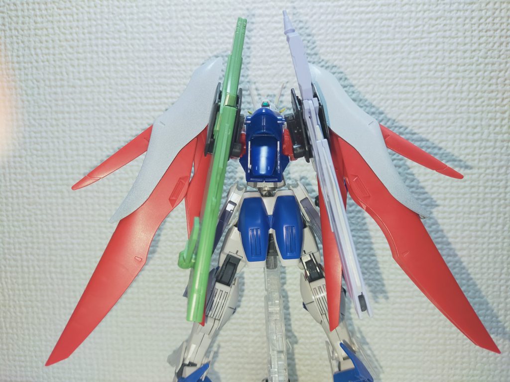 パックパックは1部ホワイトに塗装。と言ってもスプレー缶です。でも楽しいですねこれ！