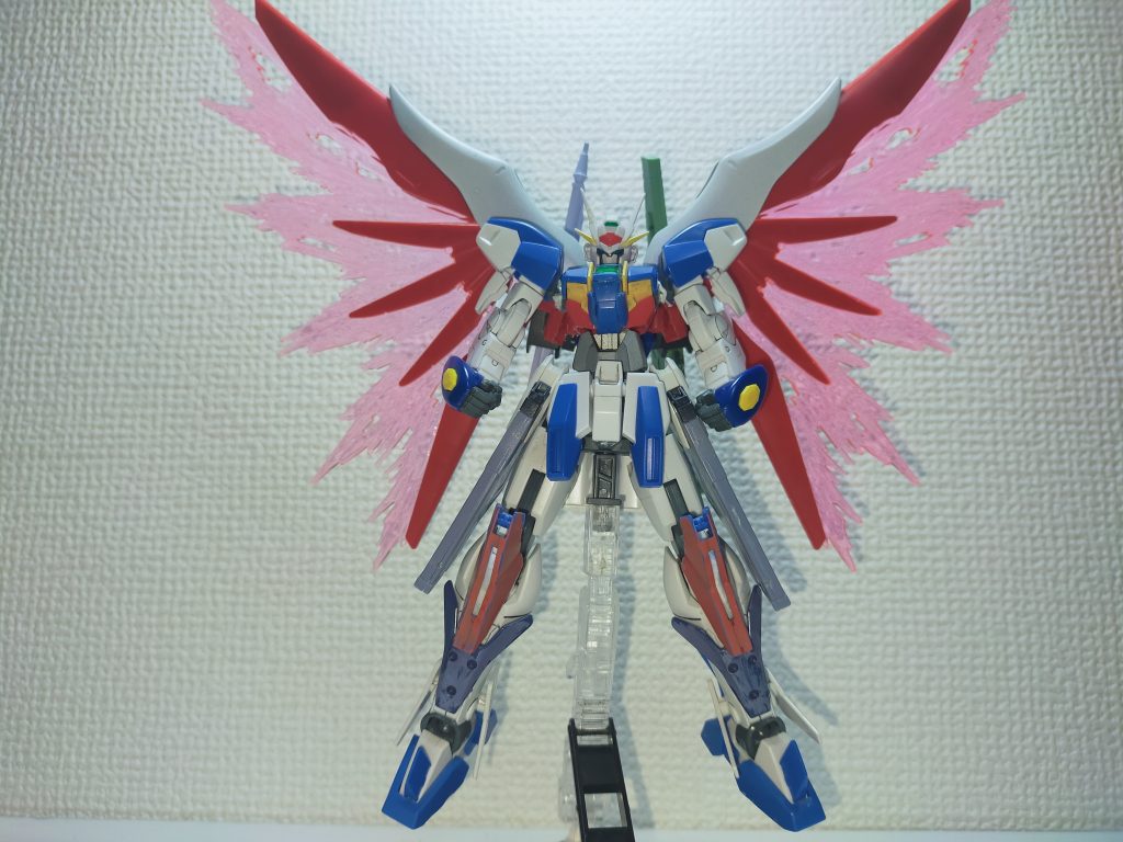 光の翼装備状態です。なんだが神々しいですね。腕のフォルムが好きなんですよ。へへ 