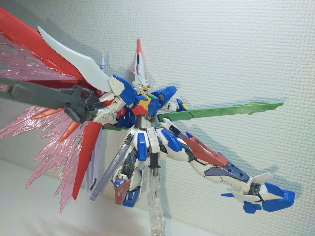 ビーム砲を構えさせました。……接続元が割れました。悲しいです。何年も前に作ったものは劣化しているものなのですがね……