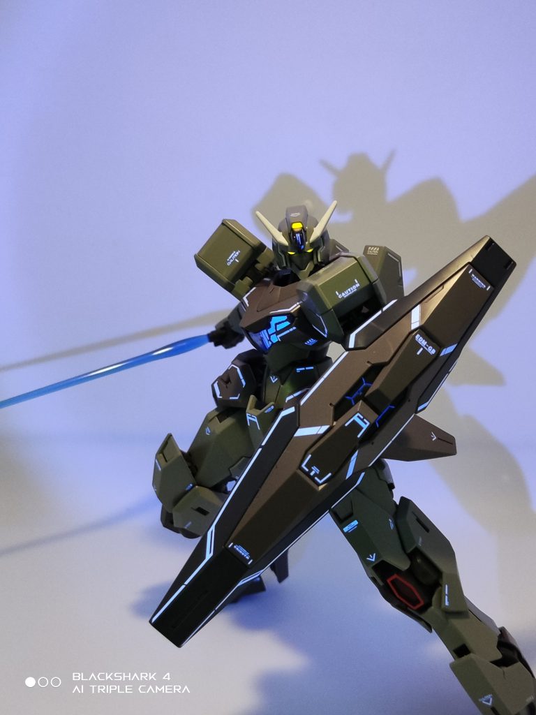 這次去大創買了300円的收納盒當作背景,很適合~