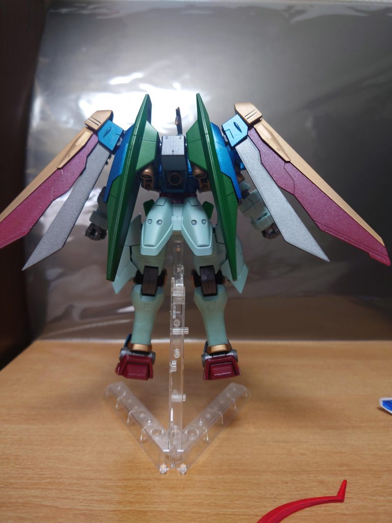 バックショットです。短い方のウイングパーツは本来の物より少し長めに自作して取り付けてます。