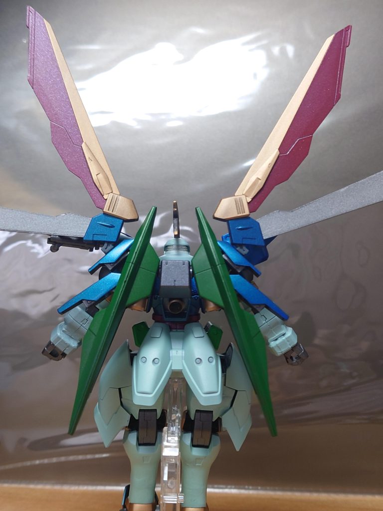 バックパックのウイングはスラスター可動も利用してゴッドガンダムのごとく広げることも可能です( 無駄可動域ではありますw)