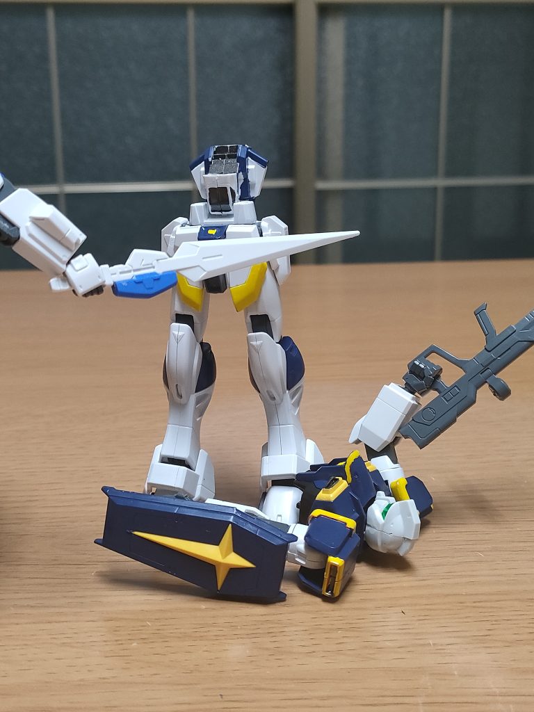 コアスプレンダーの変形機構をオミットして大破時にコクピットブロック排出してパイロット生存させる。ザフトでの撤退訓練内容から自動排出機構の評判は悪い。