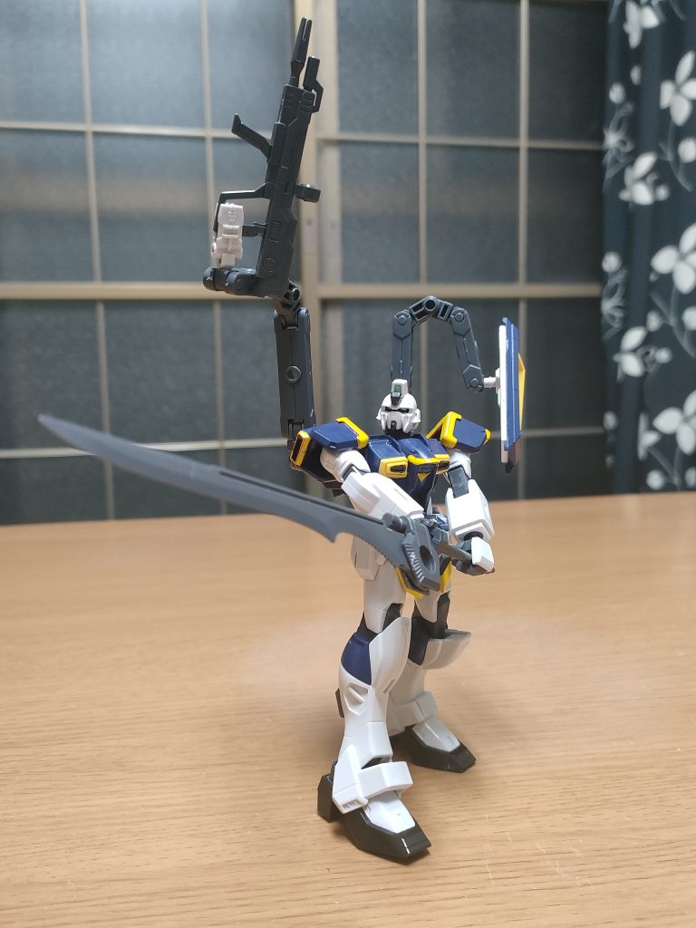 本来の試作ガンダムヘッドに替えてグランドスラム装備にライフルとシールドをサブアームに。