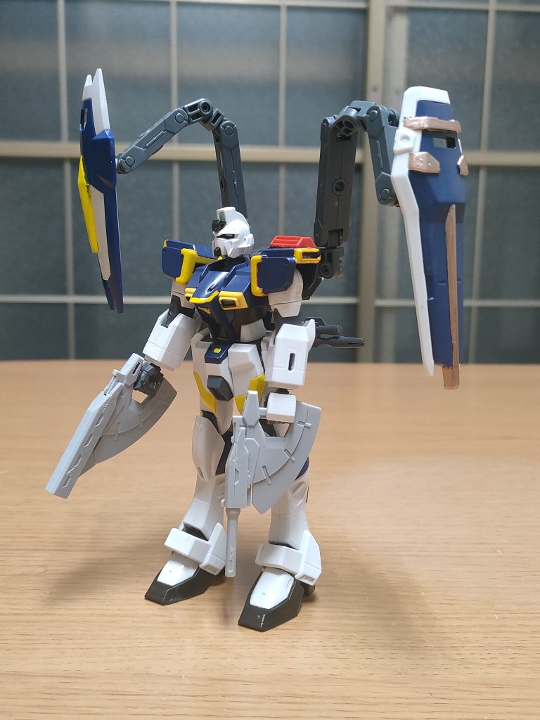 サブアームに盾一対、両手にザノーザンポッドのビームハンドガン持たせた形態。旧キットでもこれだけの潜在性能がある。