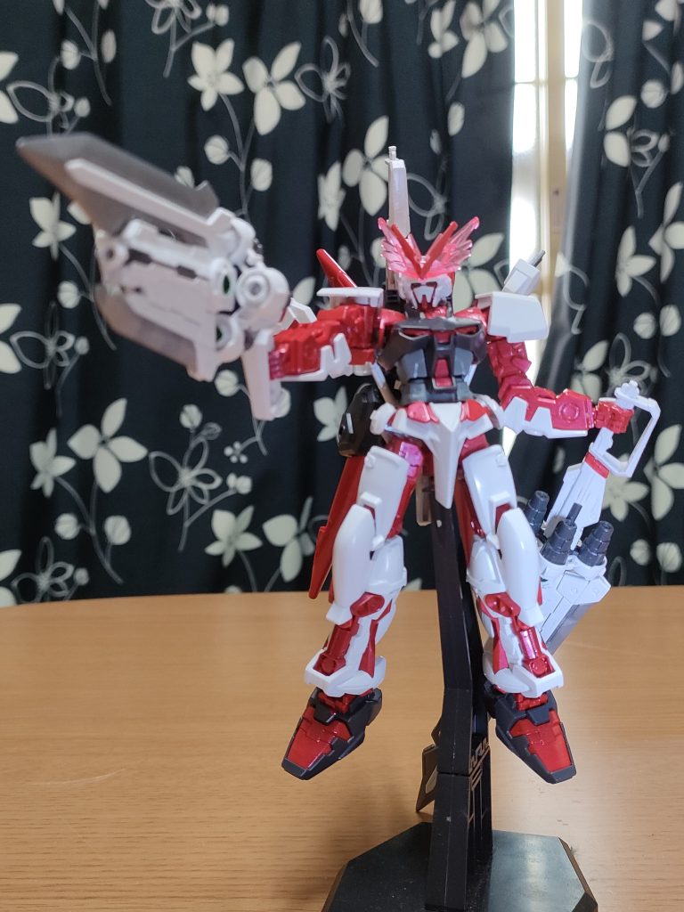 片方をビームライフルにして射撃。