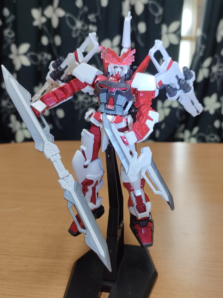 カレドヴォルフの刃同士だけを連結させてコンパクトなブーメランやら実体剣として使用可能。。