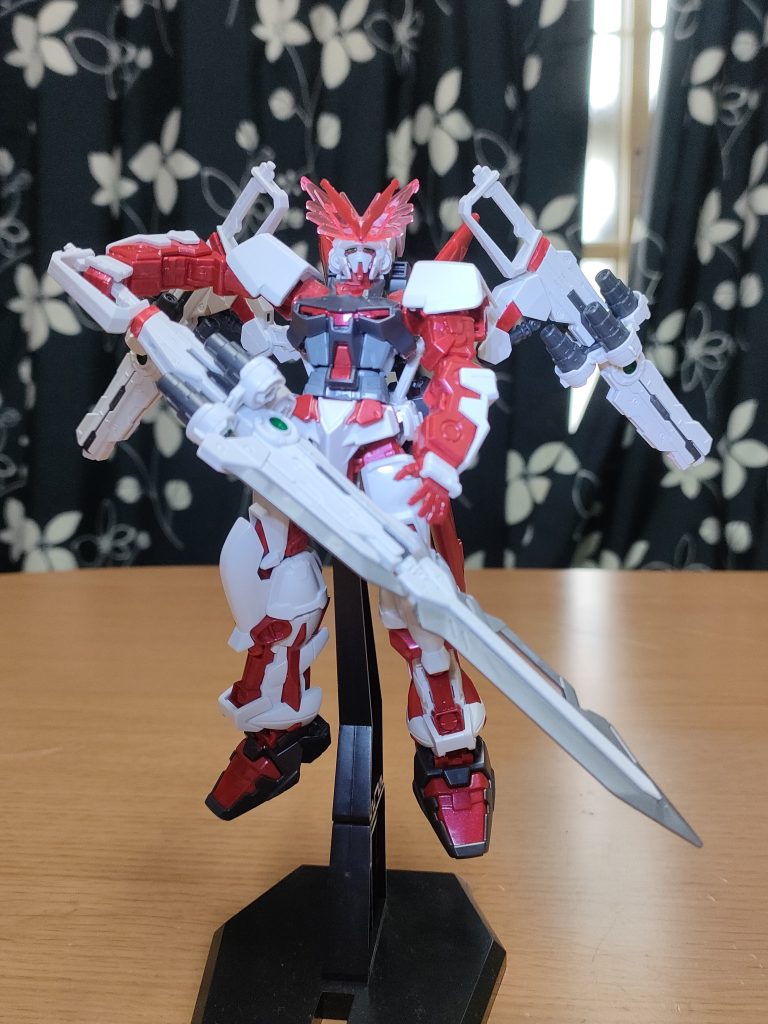 こんな長大なビームライフル兼用の耐艦刀が三本の贅沢装備レッドドラゴンでした。