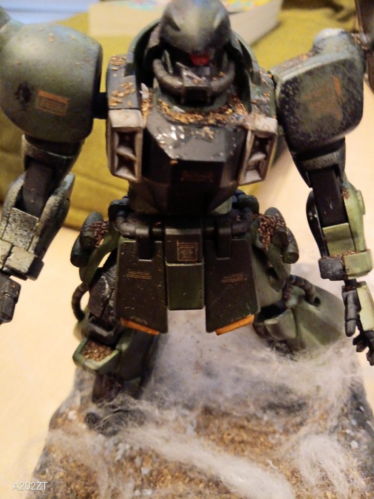 気づいた人は少ないかもしれませんが、一応初めて水転写デカール（僕はすいてんしゃでかーると読みますが皆さんはどんなふうに読みますか？）使いました。岡崎模型店さんで買ったマークセッターをやっと使える日が来た！！僕が使ったのは「アールビーコーションデカール01ワンカラーオレンジ」です