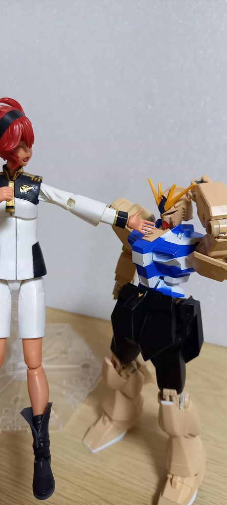 特にアピールする所はないんですが～　う～ぅん～首元くらい？笑