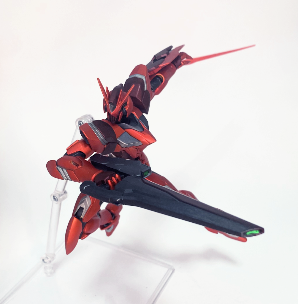 ビームサーベルはピンク色。