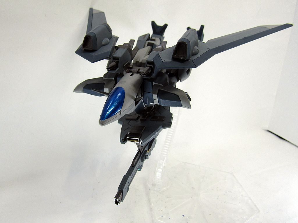 戦闘機っぽくなるように色を決めました。