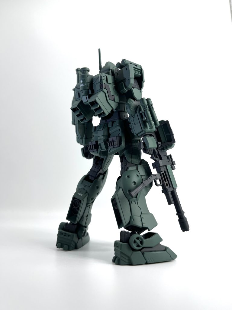 モールドがいっぱいあっていい感じの後ろ姿。