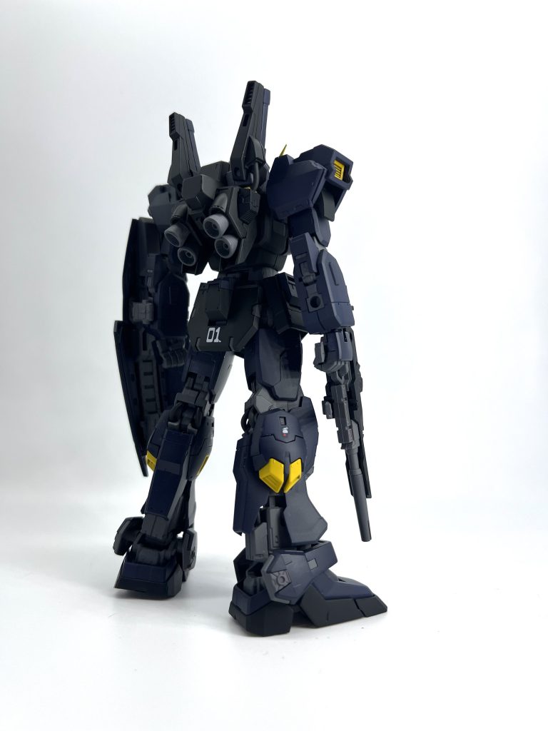 メッシュパイプが上手くはめられなかったのでその辺にあったチューブっぽいの使いました。これはこれでいい感じになったと思ってます。