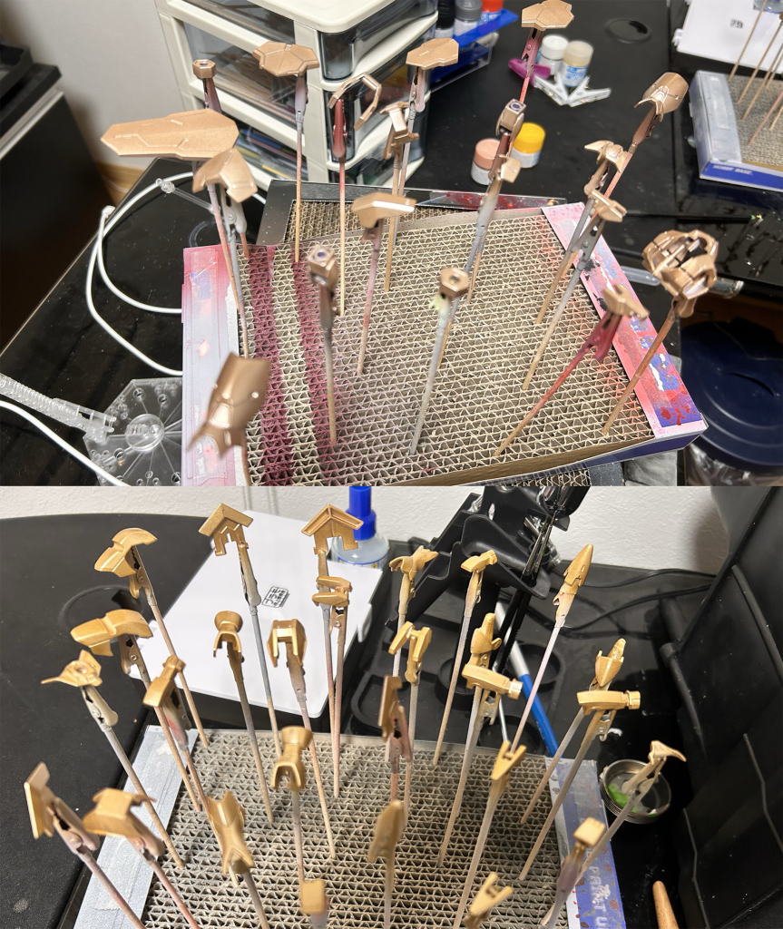 キャンディー塗装の下地はカッパーとゴールドの２種類で試してみました個人的にはカッパー下地の方がより百式っぽいゴールドだと思いながら3回ほど塗り重ねました初めてキャンディー塗装してみた感想としては綺麗の一言😊