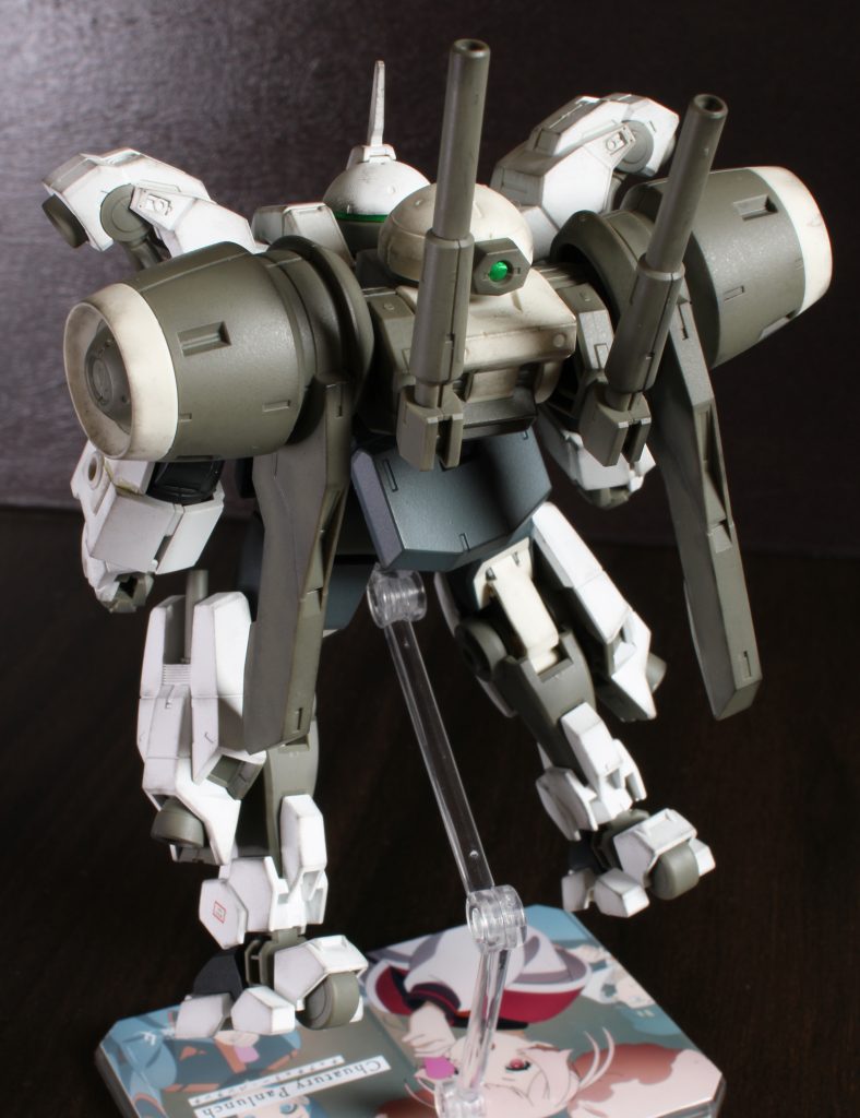 後ろには、フルアーマーボールのような相棒がついています。