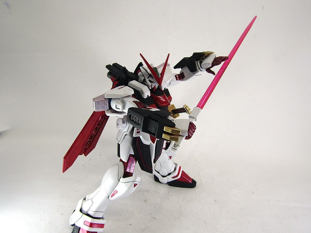 サブ近接武器のビームサーベルもあります。