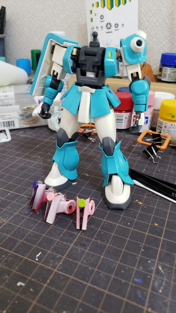 ちょっとしたこだわりポイントでスパイクのボルトは野クルメンバーのイメージカラーで塗装