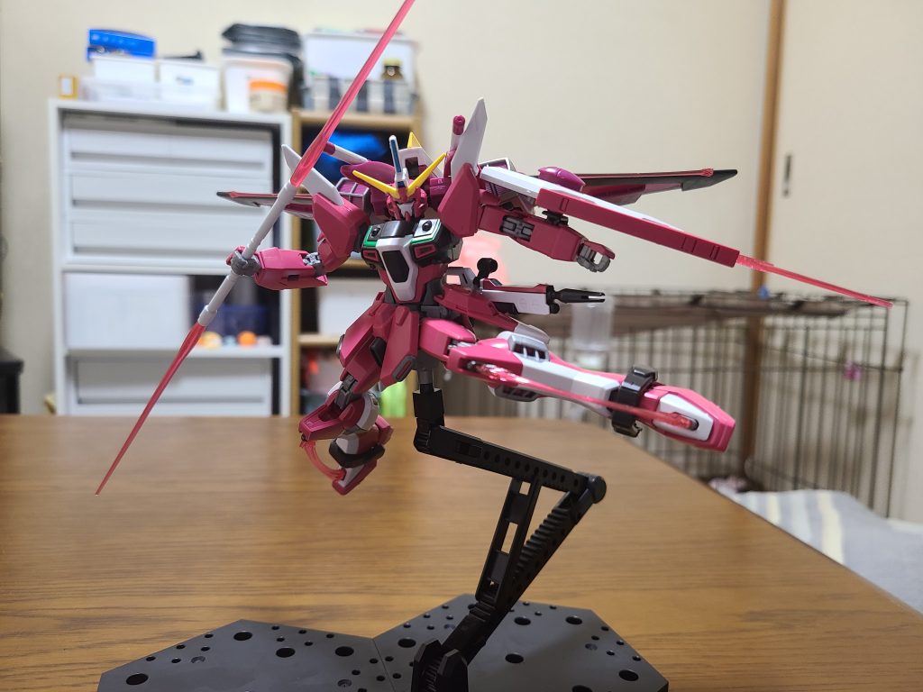 ビームサーベル全乗せ(箱絵風)で1枚。FREEDOMでもこのシーンあって嬉しかったですね…まさかこれ以上にサーベルが増えるとは思わなんだ…