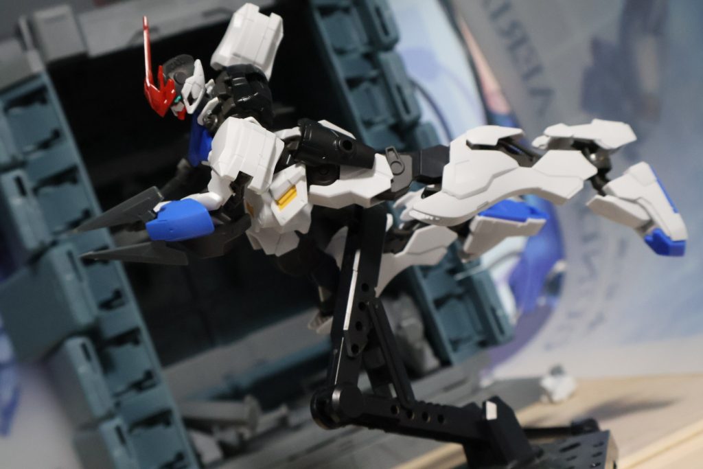 シュバルベグレイズのアンカーを装備した形態