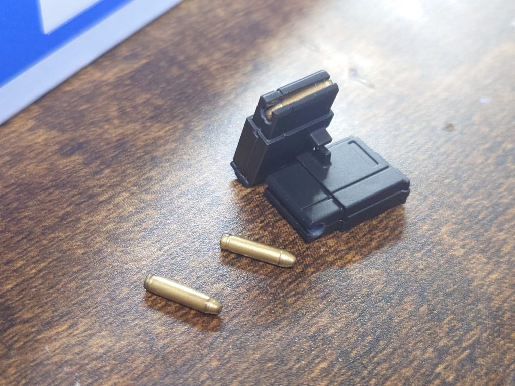 マガジンに装填できるようにしました。