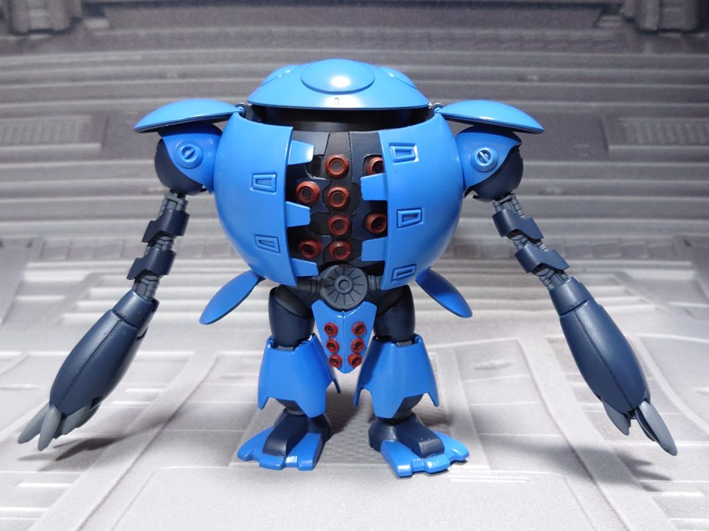 足の甲にパテを盛って、アヒル足を少し見栄えを良くしました。