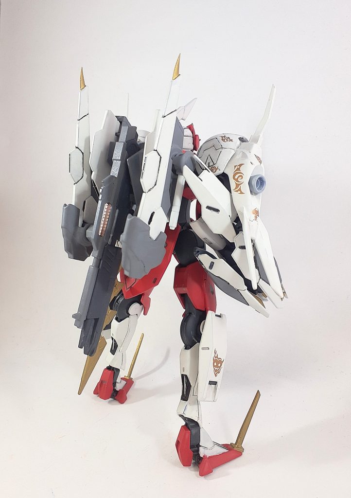 バックパックはガンダムルブリスの物を使っているためライフルをマウントできます。