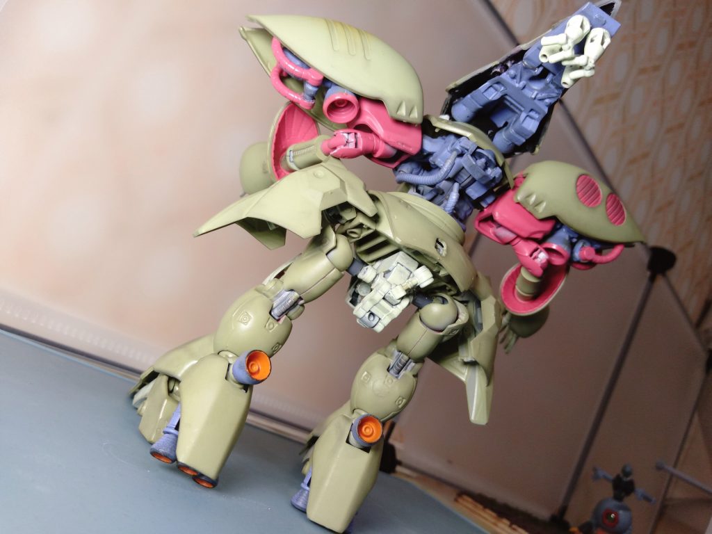 私掠船の名の通りMIAパイロットとMSをデブリを掻い潜り回収するジャンク屋の機体。