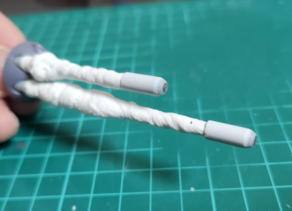 エフェクトは紙粘土で作ってみた。塗装したらカピカピになったけどな🤣