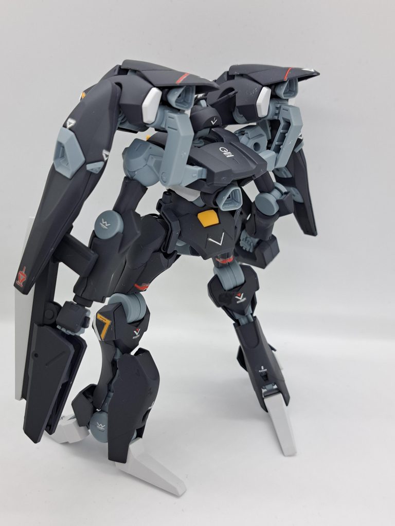 デカール全部貼るのに二週間かかりました。マークソフターがあればそんなに難しくはないのですが、根気が要りますね。