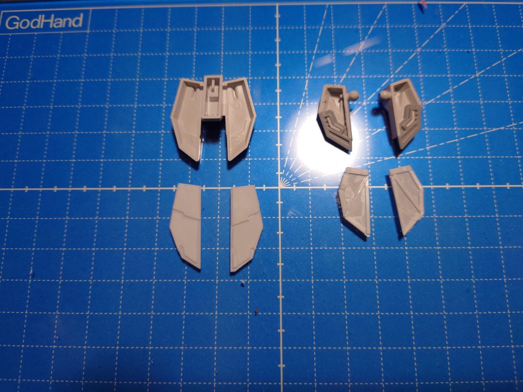 スカート制作の途中経過。フロントスカートと合わせて裏面の方もプラ板で初めて作成してみました。大型化はこの後で思い付いてやったのですが、写真撮り忘れました。